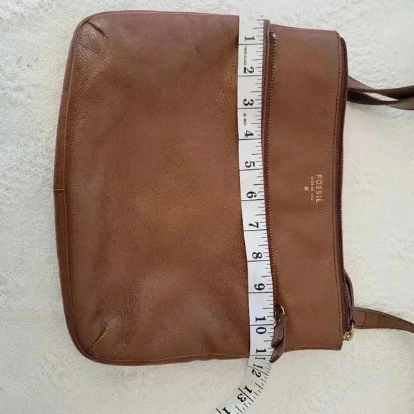 Fossil tan leather Crossbody see pics for details - Picture 4 of 9